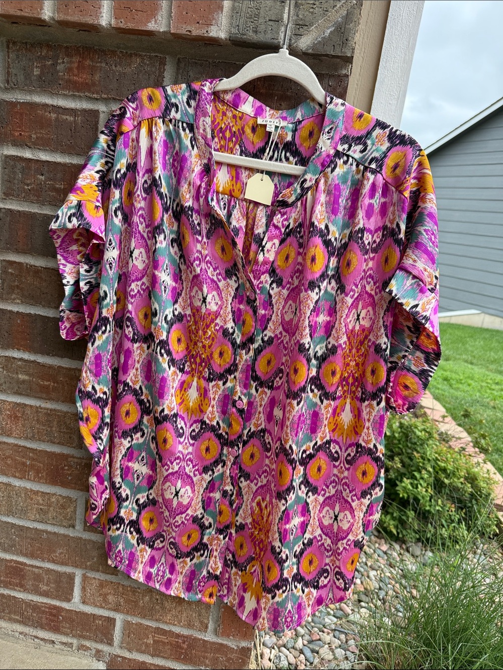 JODIFL Ladies 1X Pink Ikat-Style Short Sleeve Blouse with Yellow Accents